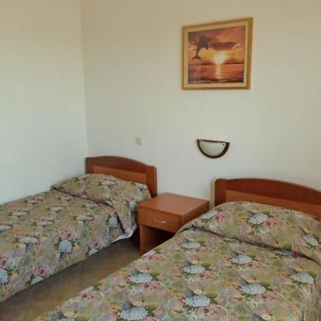 Ferienwohnung Mit Balkon Fuer Fuenf Personen Appartement Pula