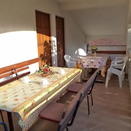 Ferienwohnung Mit Balkon Fuer Fuenf Personen Appartement